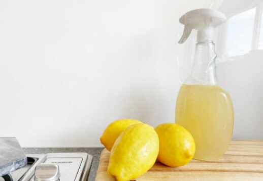 Cara Membersihkan Peralatan dari Plastik